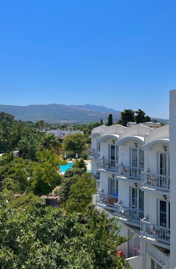 Theodorou Beach Hotel Apartments Псалиди Екстериор снимка