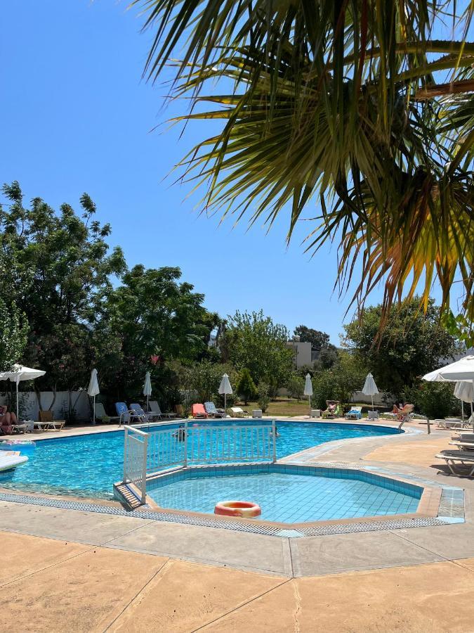 Theodorou Beach Hotel Apartments Псалиди Екстериор снимка
