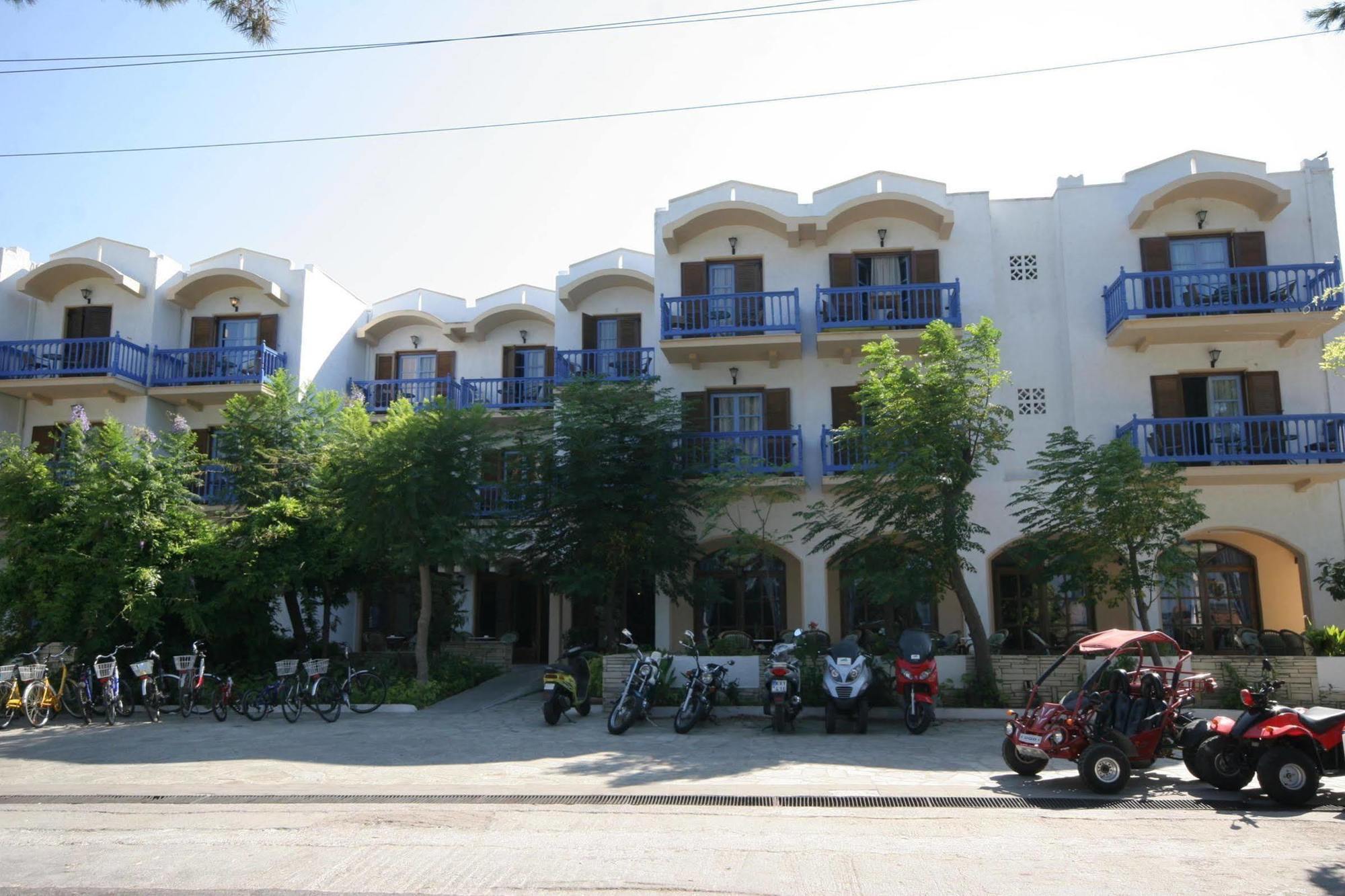 Theodorou Beach Hotel Apartments Псалиди Екстериор снимка