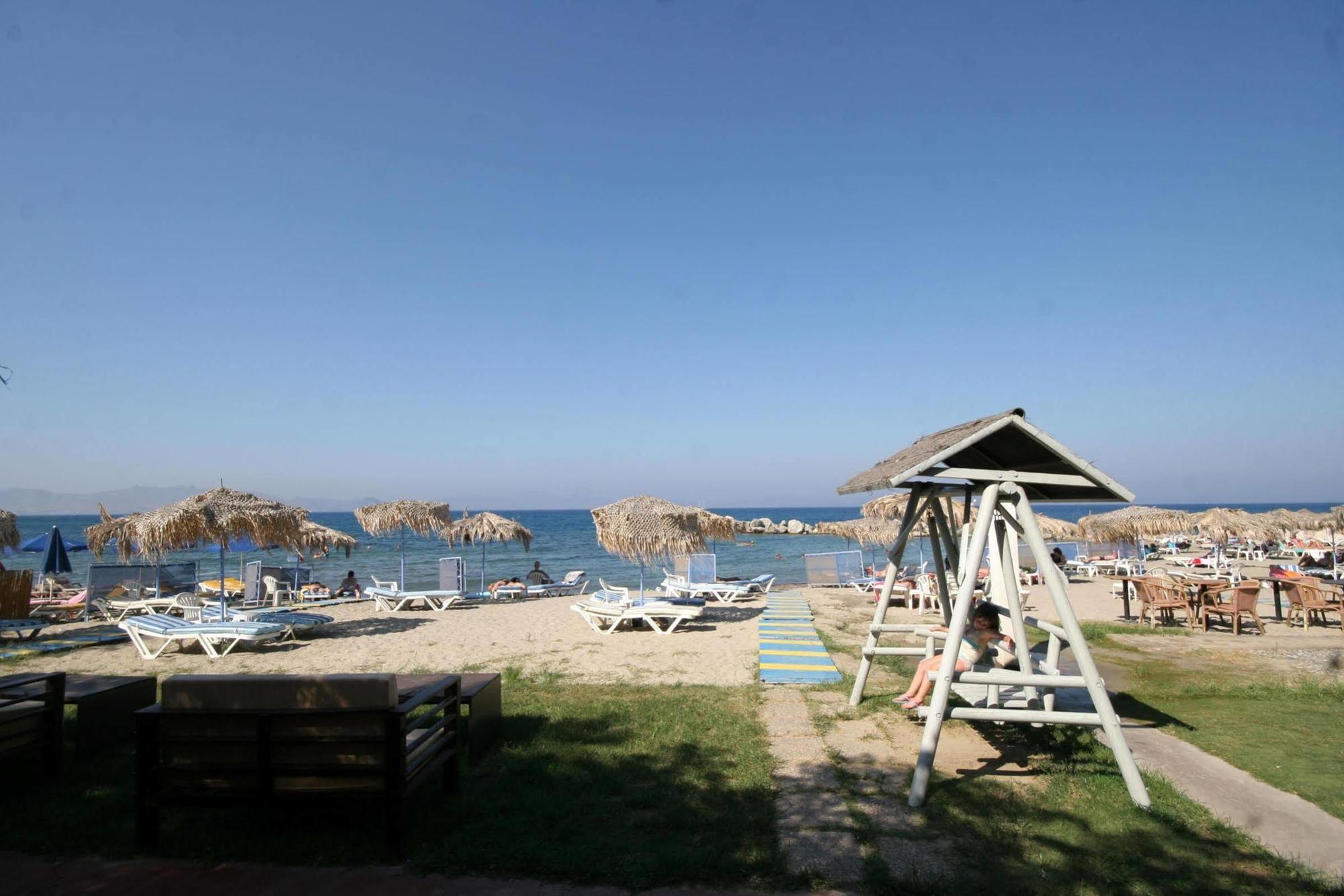 Theodorou Beach Hotel Apartments Псалиди Екстериор снимка
