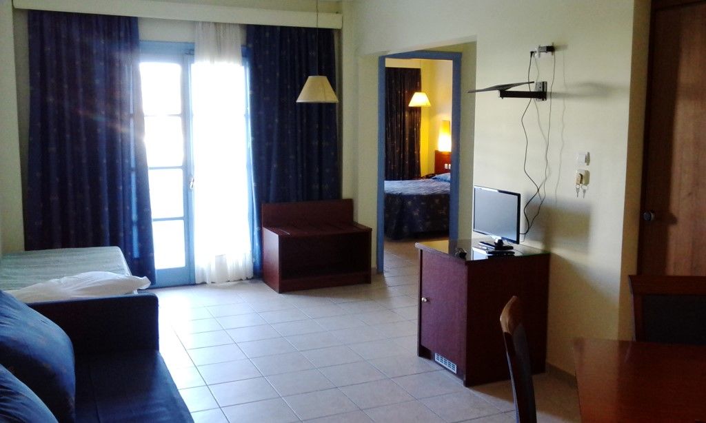 Theodorou Beach Hotel Apartments Псалиди Екстериор снимка