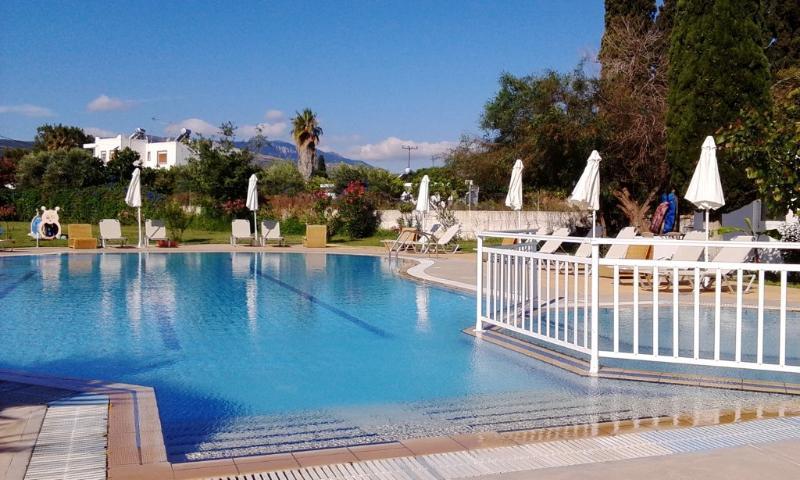 Theodorou Beach Hotel Apartments Псалиди Екстериор снимка