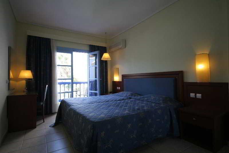 Theodorou Beach Hotel Apartments Псалиди Екстериор снимка